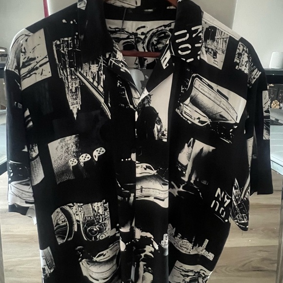 Other - Black and White Graphic Men's Shirt: EUC.